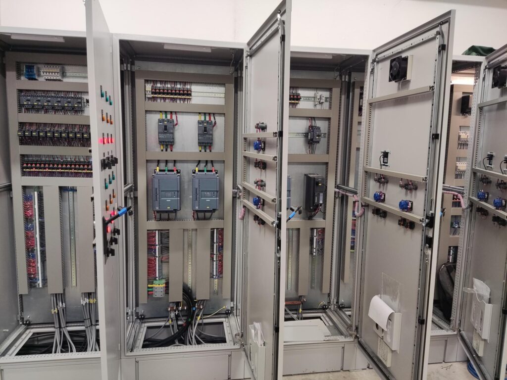 Табло за управление с PLC контролер